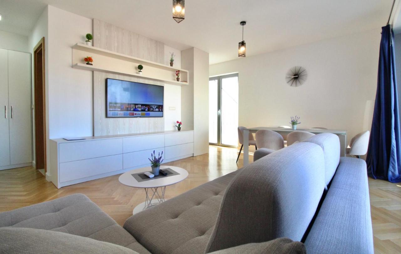 2Bd New Dobrota Apt With Bay Views Kotor Dış mekan fotoğraf