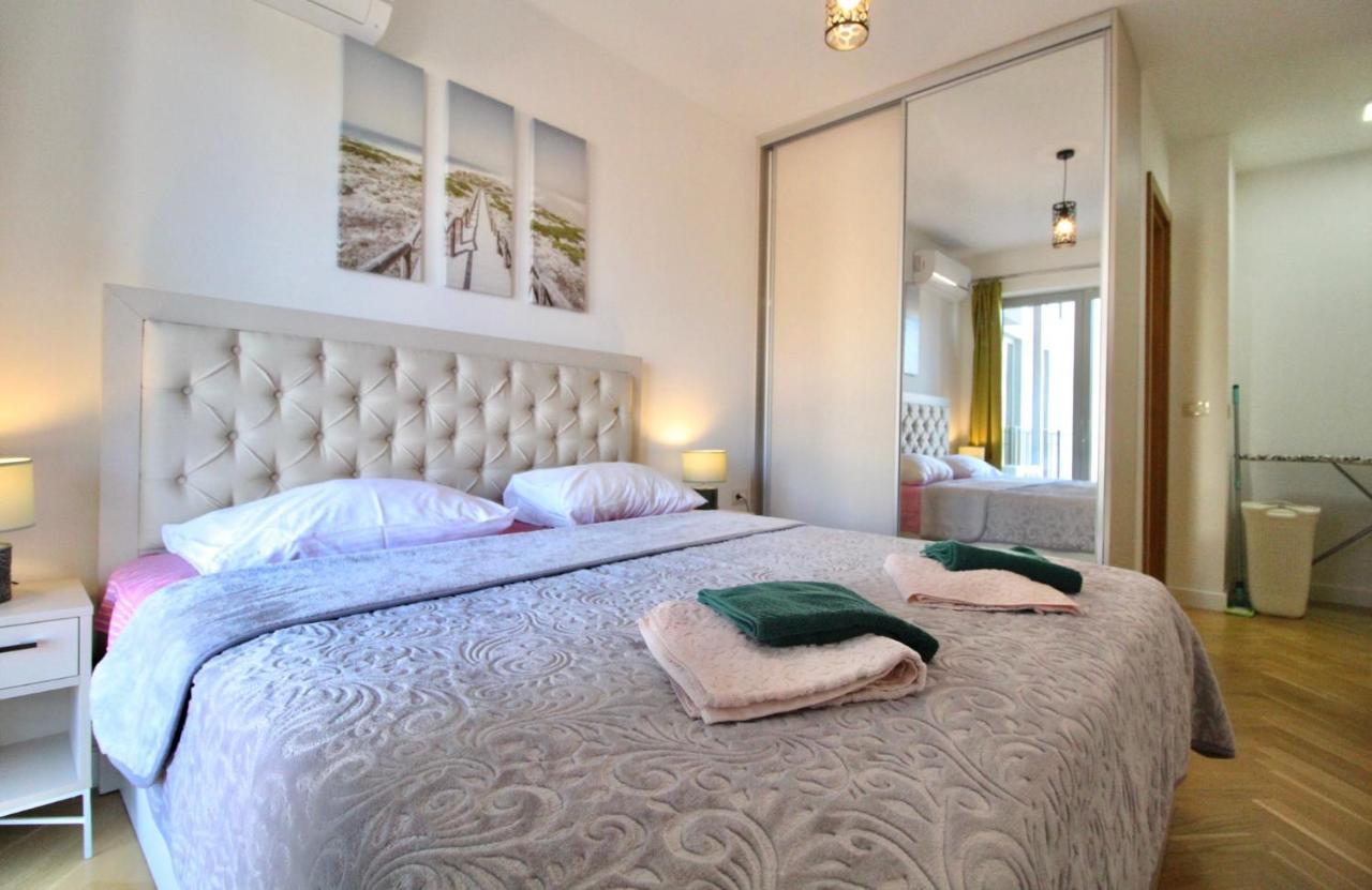 2Bd New Dobrota Apt With Bay Views Kotor Dış mekan fotoğraf